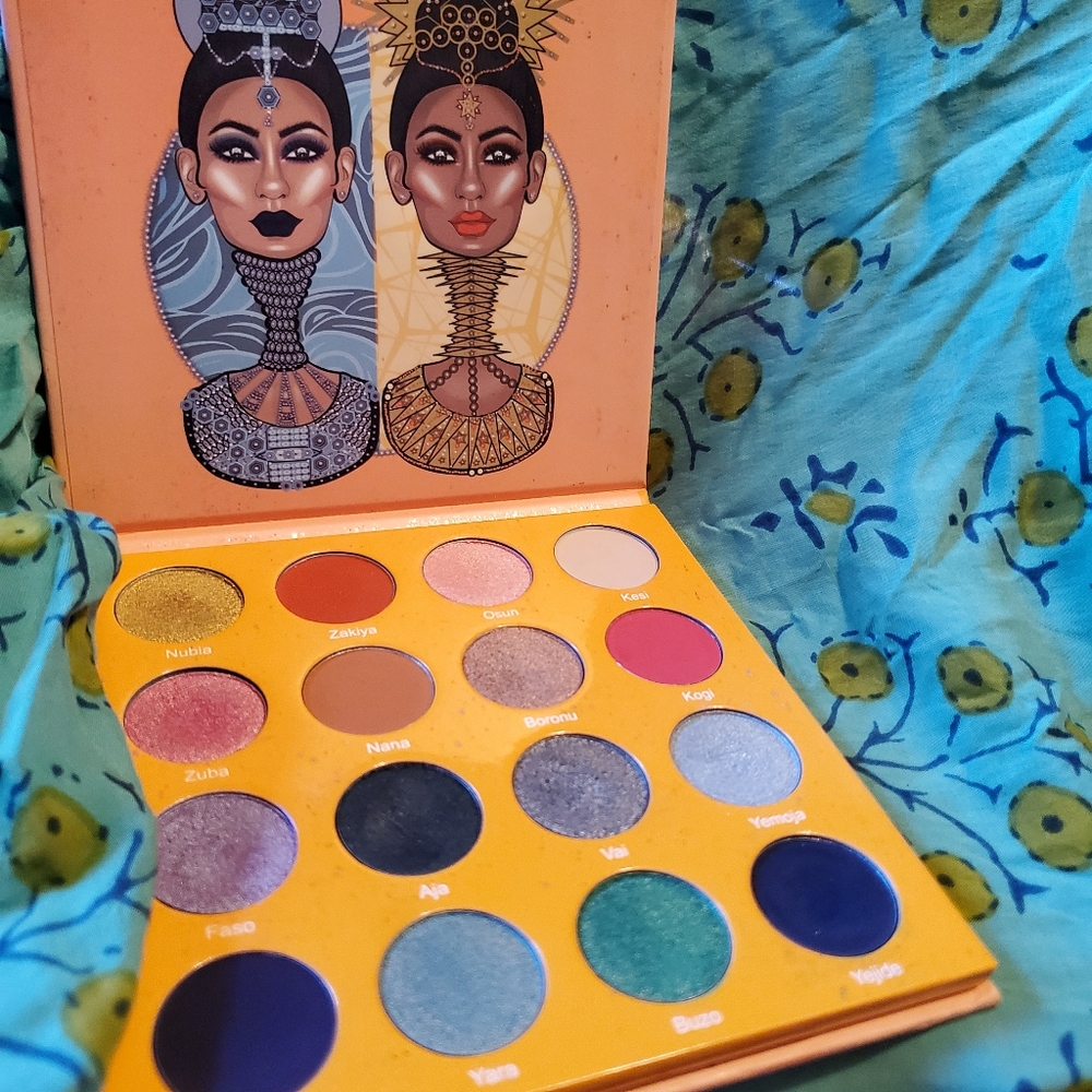 Juvia's Place The Magic Mini Jewel Toned Rainbow Palette